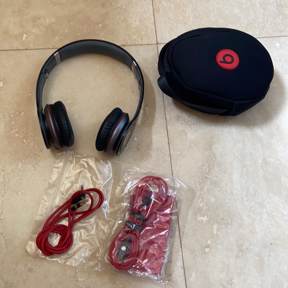 Beats by dr.dre  headphone.